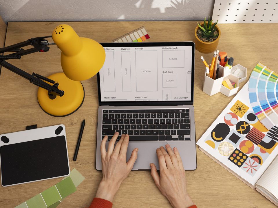 Qué debe incluir una página web profesional en México para generar clientes